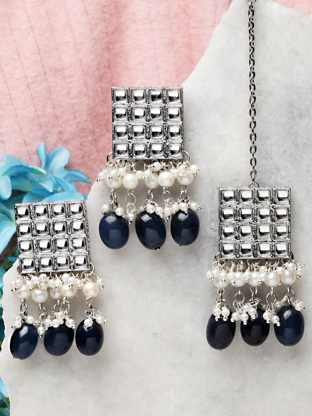 

KARATCART Silver-Plated White Kundan & Green Beaded Jewellery Set