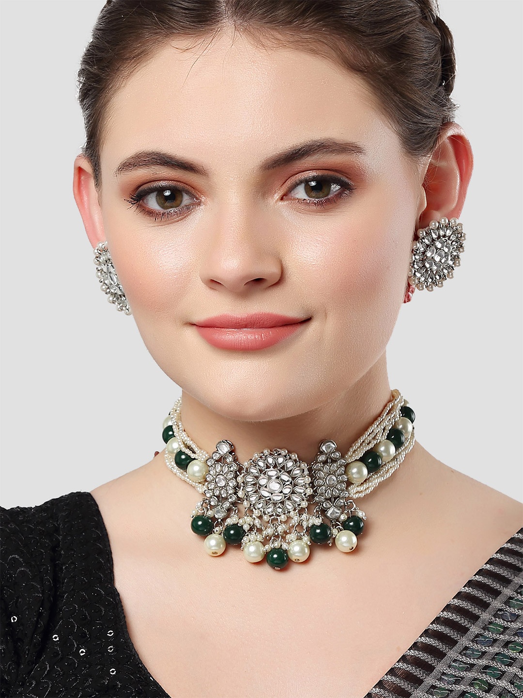 

KARATCART Silver-Plated Green Kundan-Studded & Pearl Beaded Oxidised Jewellery Set
