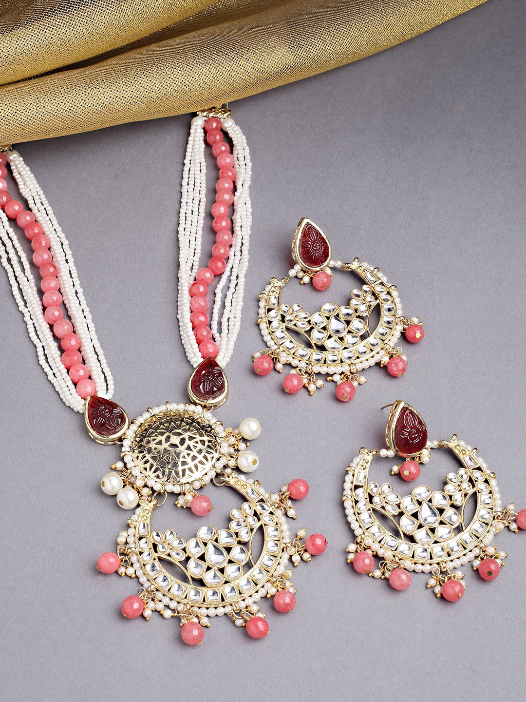

KARATCART Gold-Plated Peach Coloured & Red Kundan Studded & Beaded Handcrafted Jewellery Set