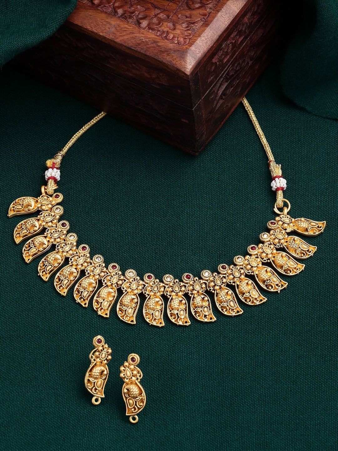 

KARATCART Gold-Plated White & Red Kundan Studded Temple Jewellery Set