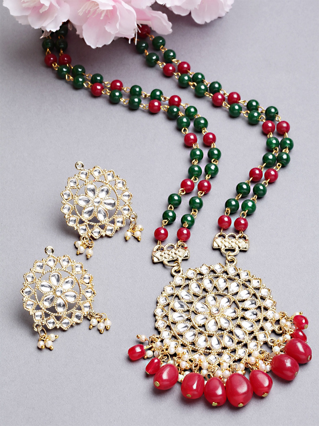 

KARATCART Gold-Plated Red & Green Kundan Studded & Beaded Handcrafted Jewellery Set