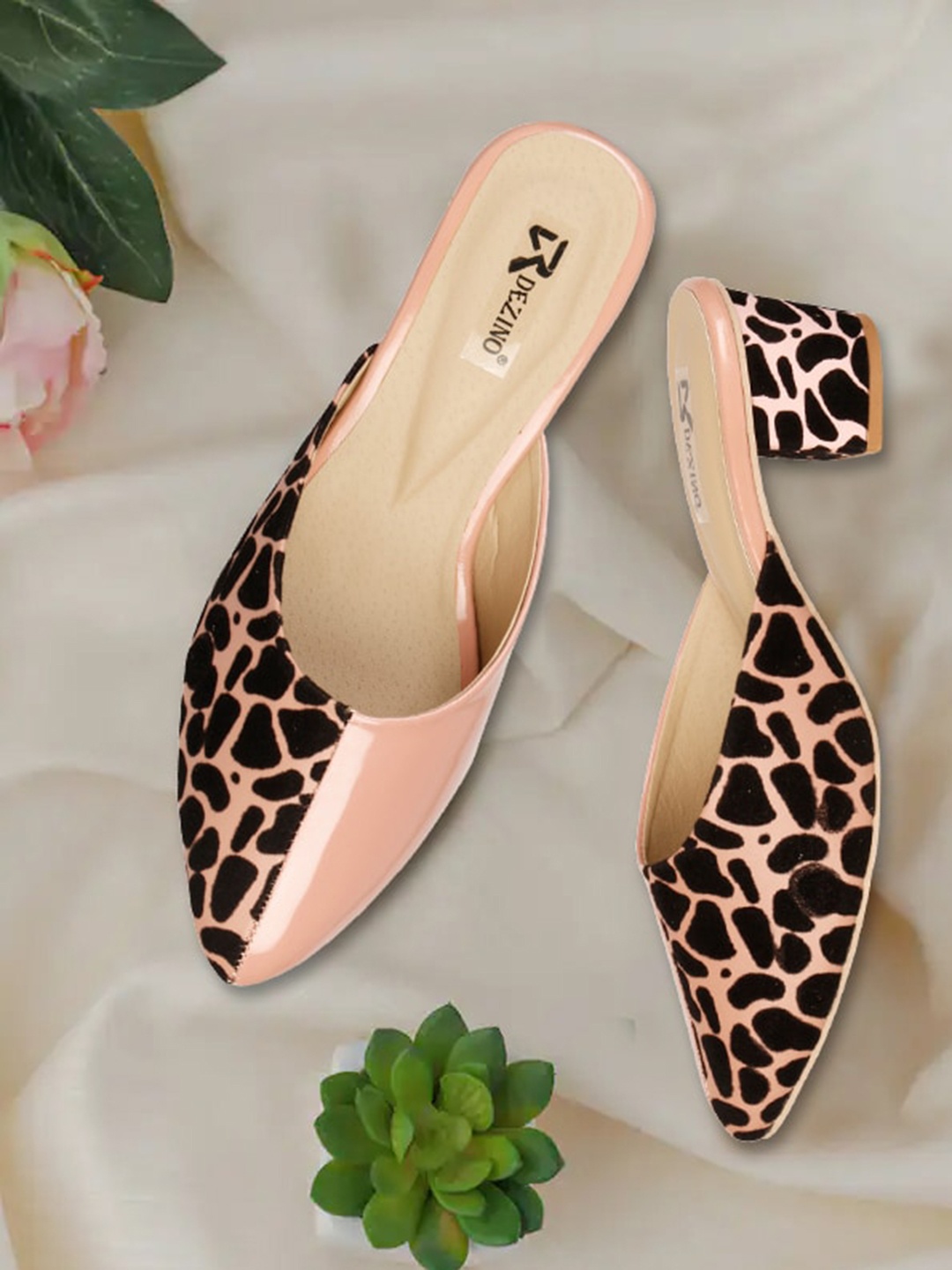 

R DEZINO Women Peach-Coloured & Black Printed Block Mules