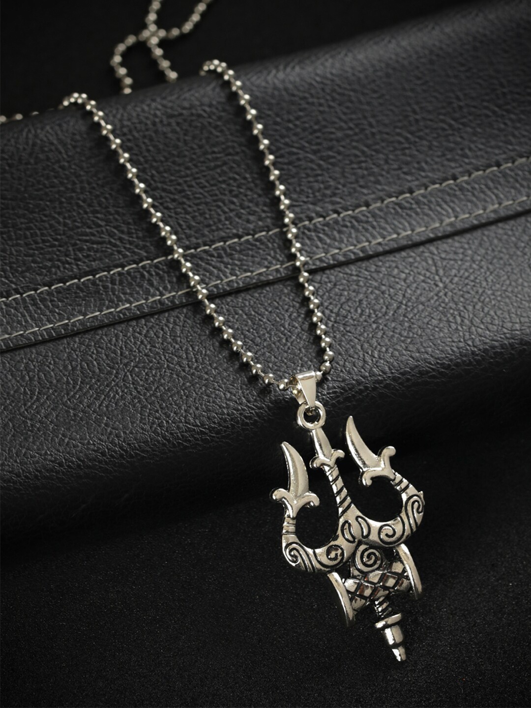 

Priyaasi Men Silver-Toned Silver-Plated Necklace