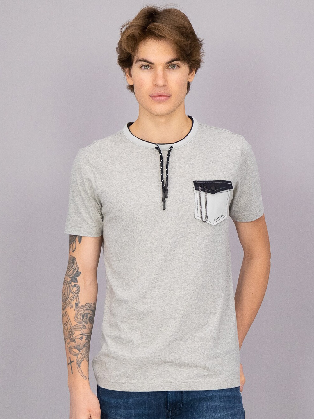 

FREESOUL Men Grey Henley Neck T-shirt