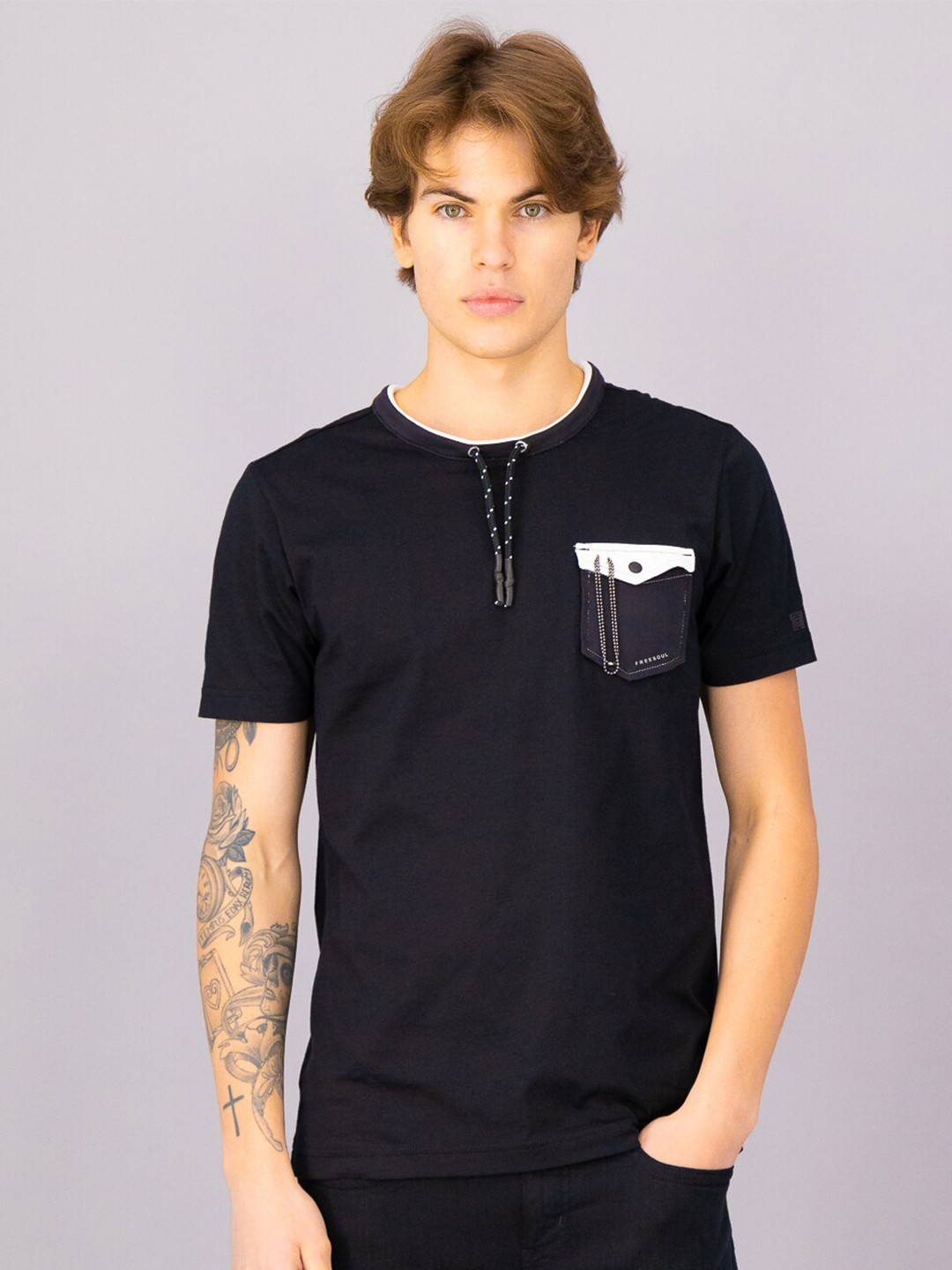 

FREESOUL Men Black Pure Cotton T-shirt