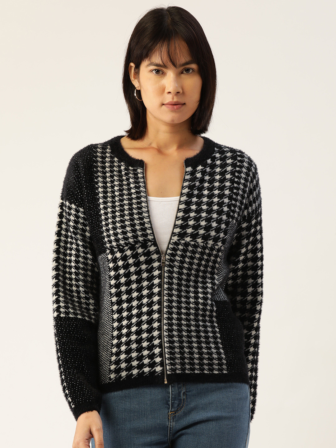 

Madame Women Black & White Houndstooth Pullover