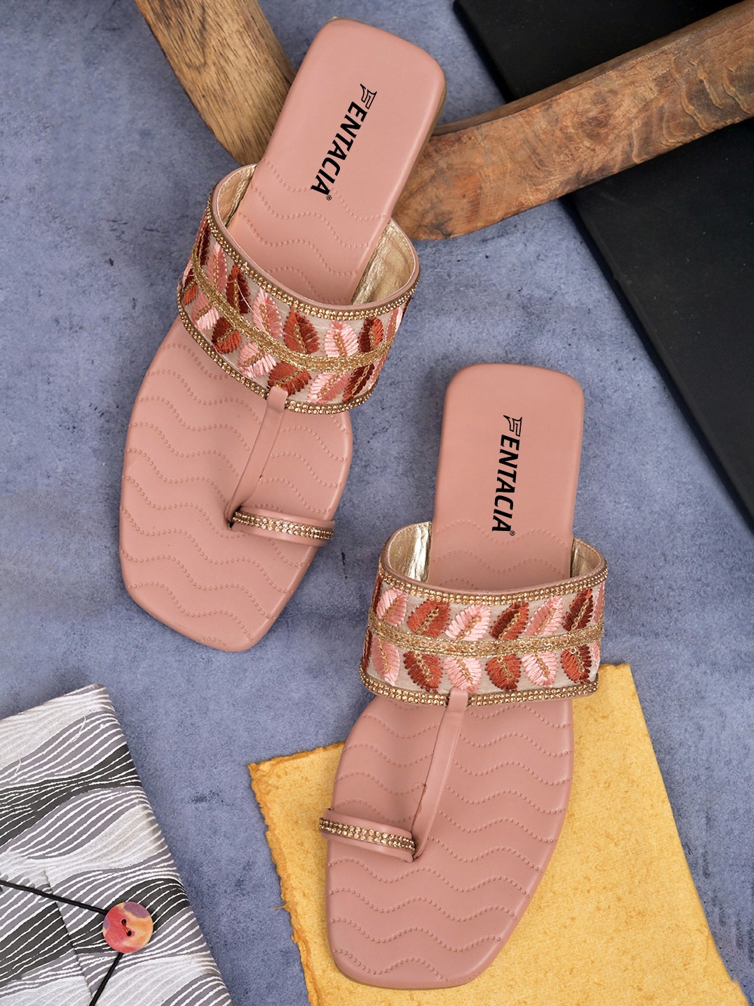

Fentacia Women Pink Ethnic One Toe Flats