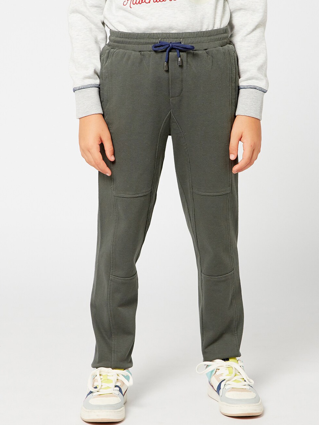 

One Friday Boys Green Solid Joggers