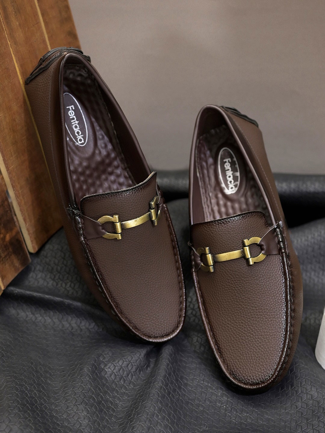 

Fentacia Men Brown Textured Lightweight Horsebit Loafers