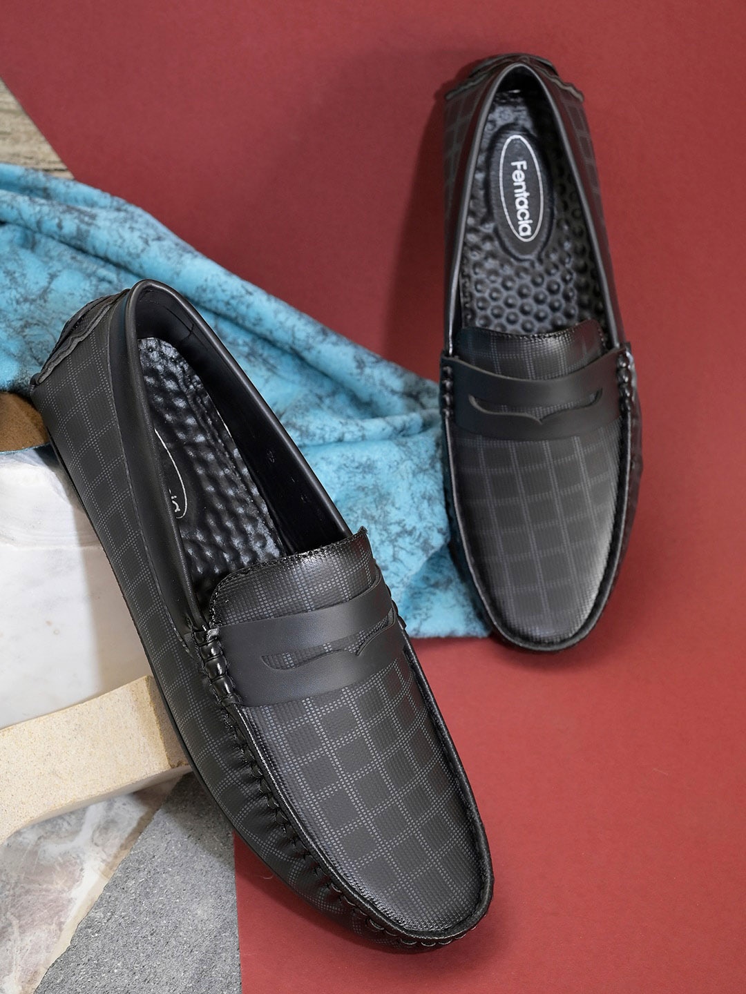 

Fentacia Men Black Textured Checked Lightweight Loafers
