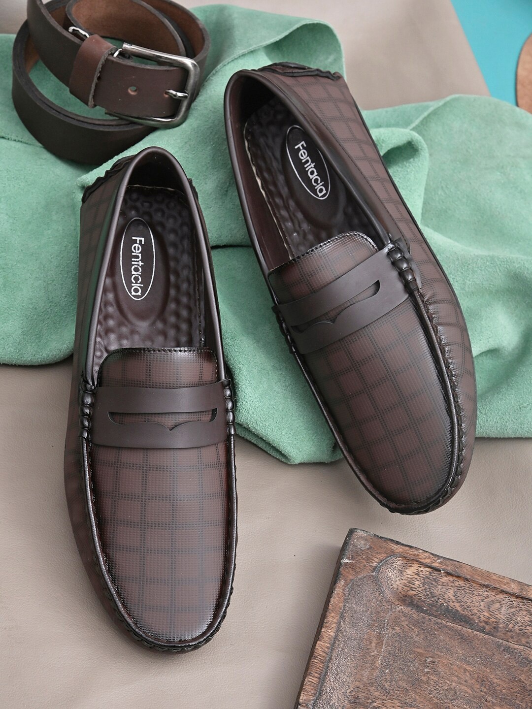

Fentacia Men Brown Checked Textured Lightweight Loafers
