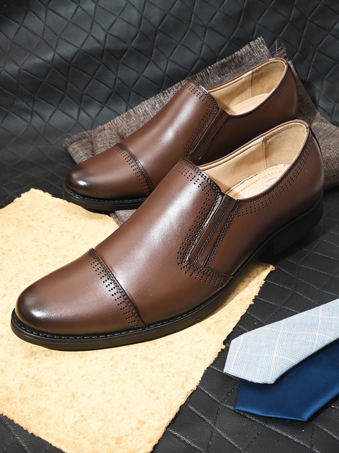 

Fentacia Men Brown Solid Genuine Leather Formal Shoes