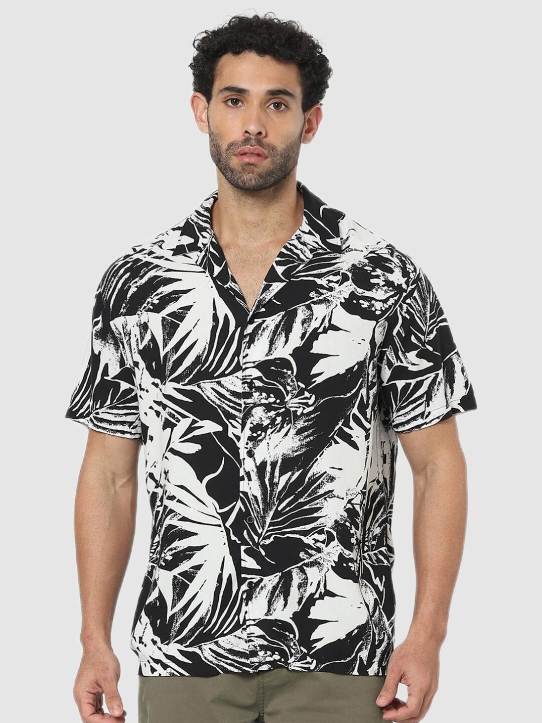 

Celio Men Charcoal Floral Printed Casual Shirt