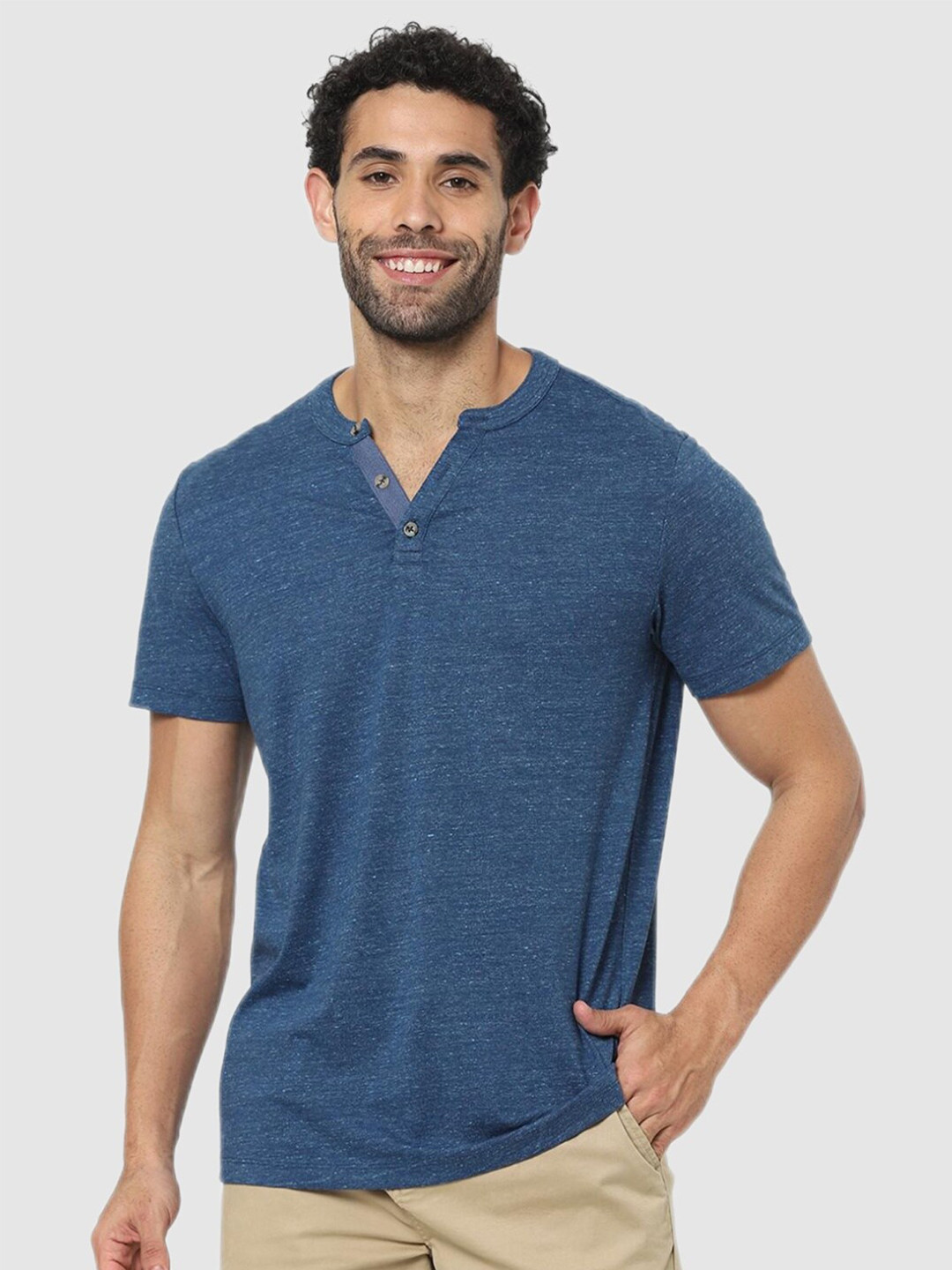 

Celio Men Blue Henley Neck T-shirt