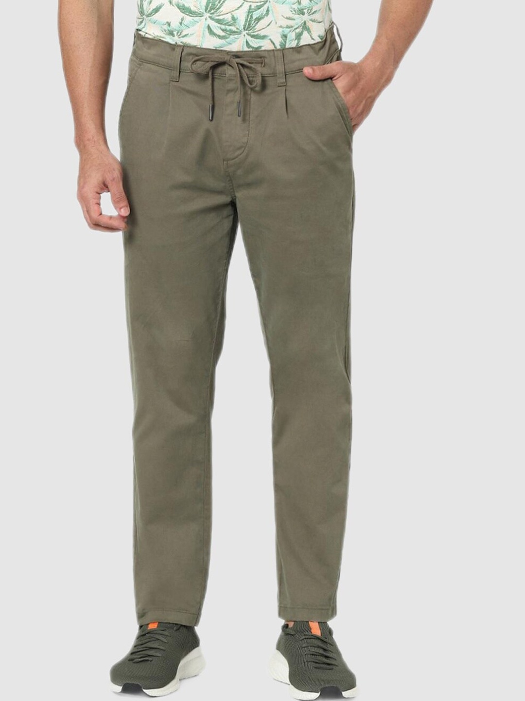 

Celio Men Olive Green Pleated Cotton Chinos Trousers