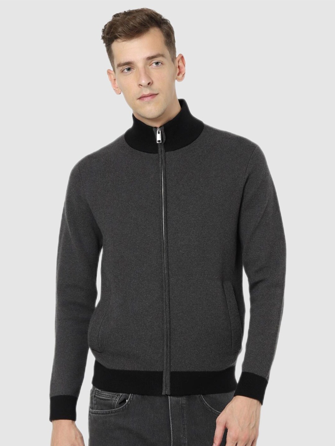 

Celio Men Charcoal Solid Cardigan Sweater