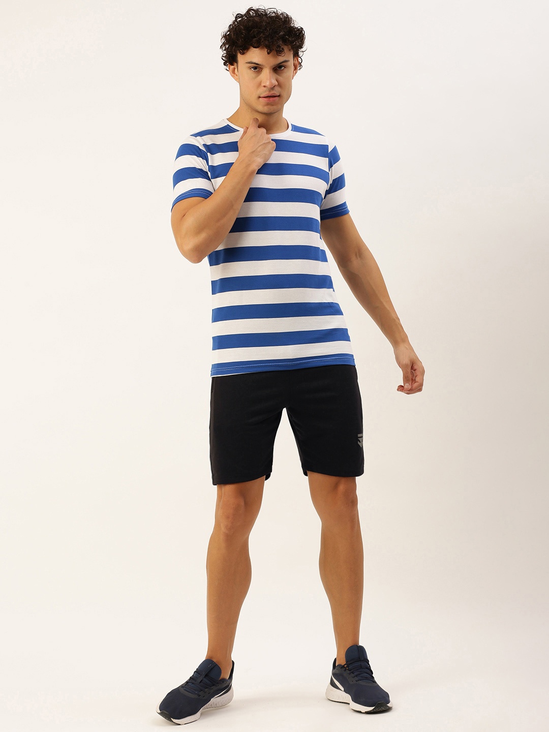 

Sports52 wear Men Striped T-shirt And Mid-Rise Shorts Training Tracksuit, Blue