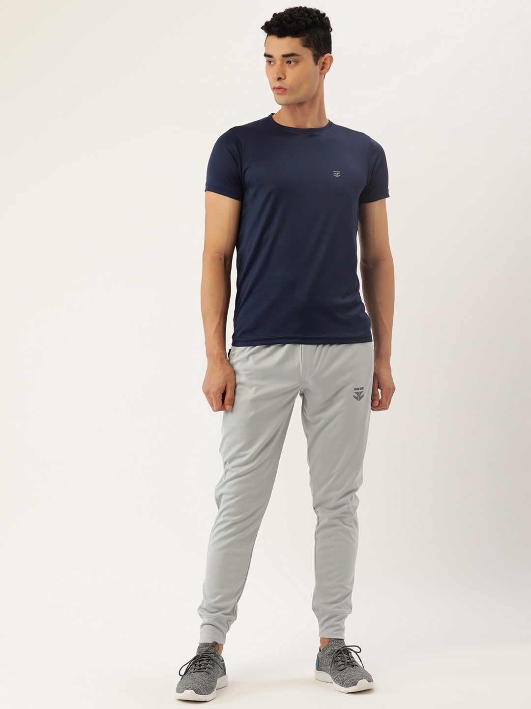 

Sports52 wear Men Navy Blue & Grey Solid Training Tracksuit