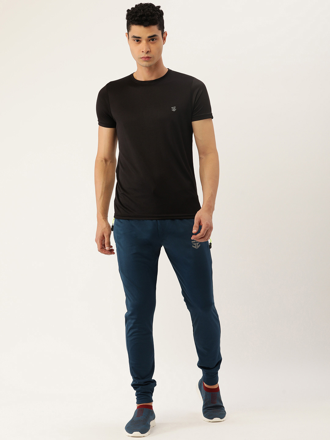 

Sports52 wear Men Black & Navy Blue Solid Training Tracksuit