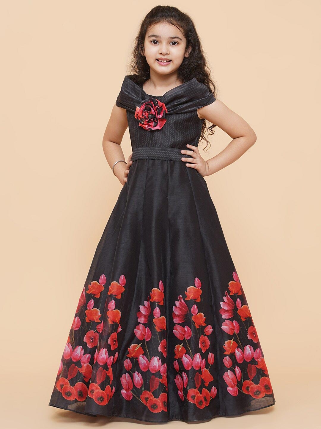 

Bitiya by Bhama Girls Black & Red Floral Print Fit & Flared Maxi Dress