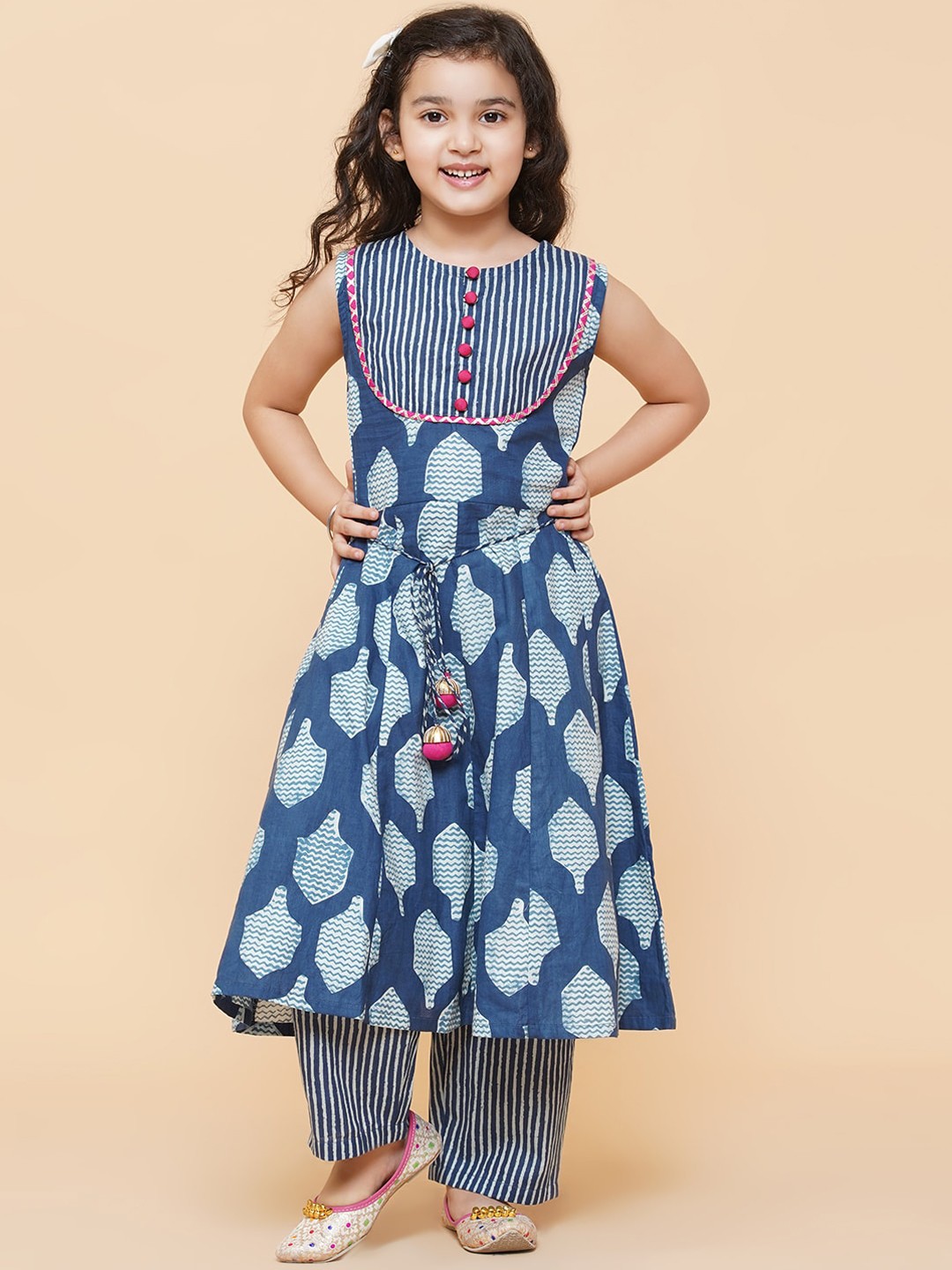 

Bitiya by Bhama Girls Blue Printed High Slit Kurti with Trousers