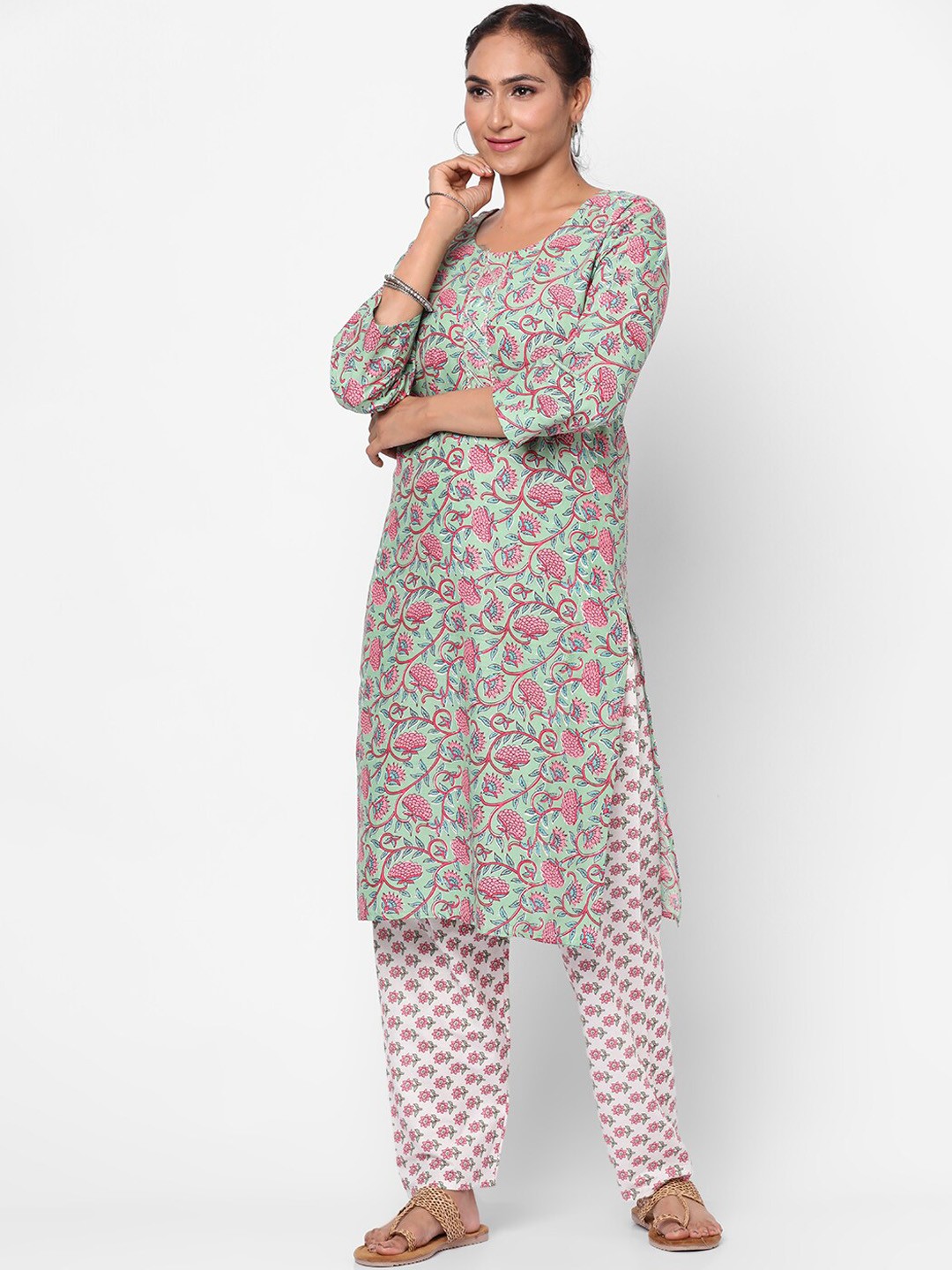 

Kastiel Women Green Floral Printed Kurta with Palazzos