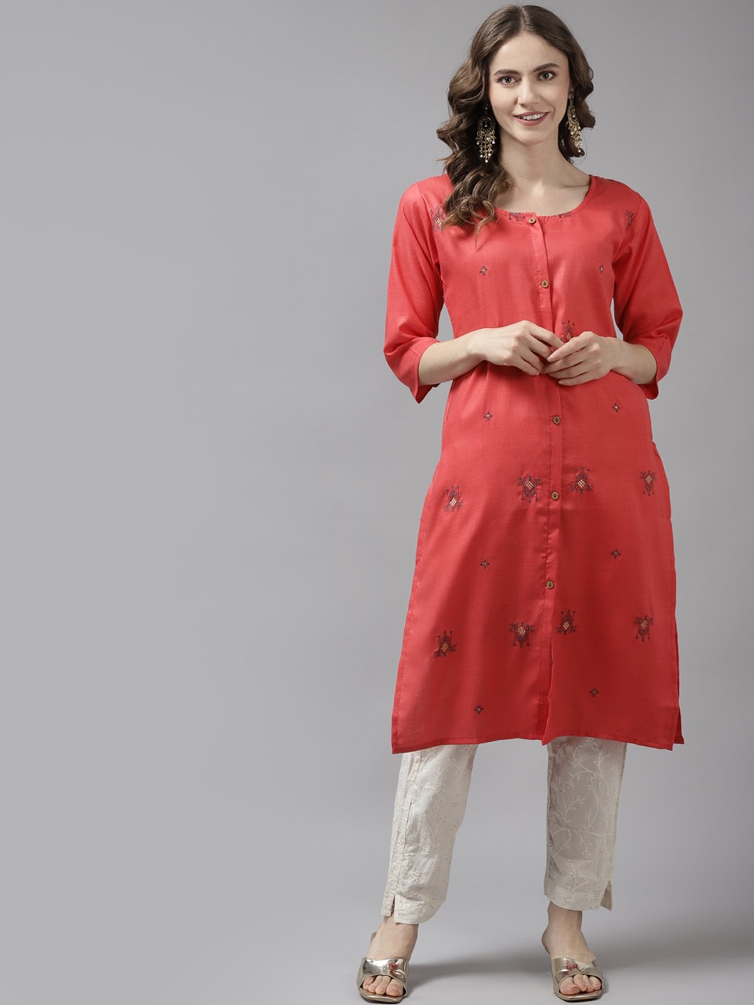 

Aarika Women Red Embroidered Thread Work Handloom Kurta