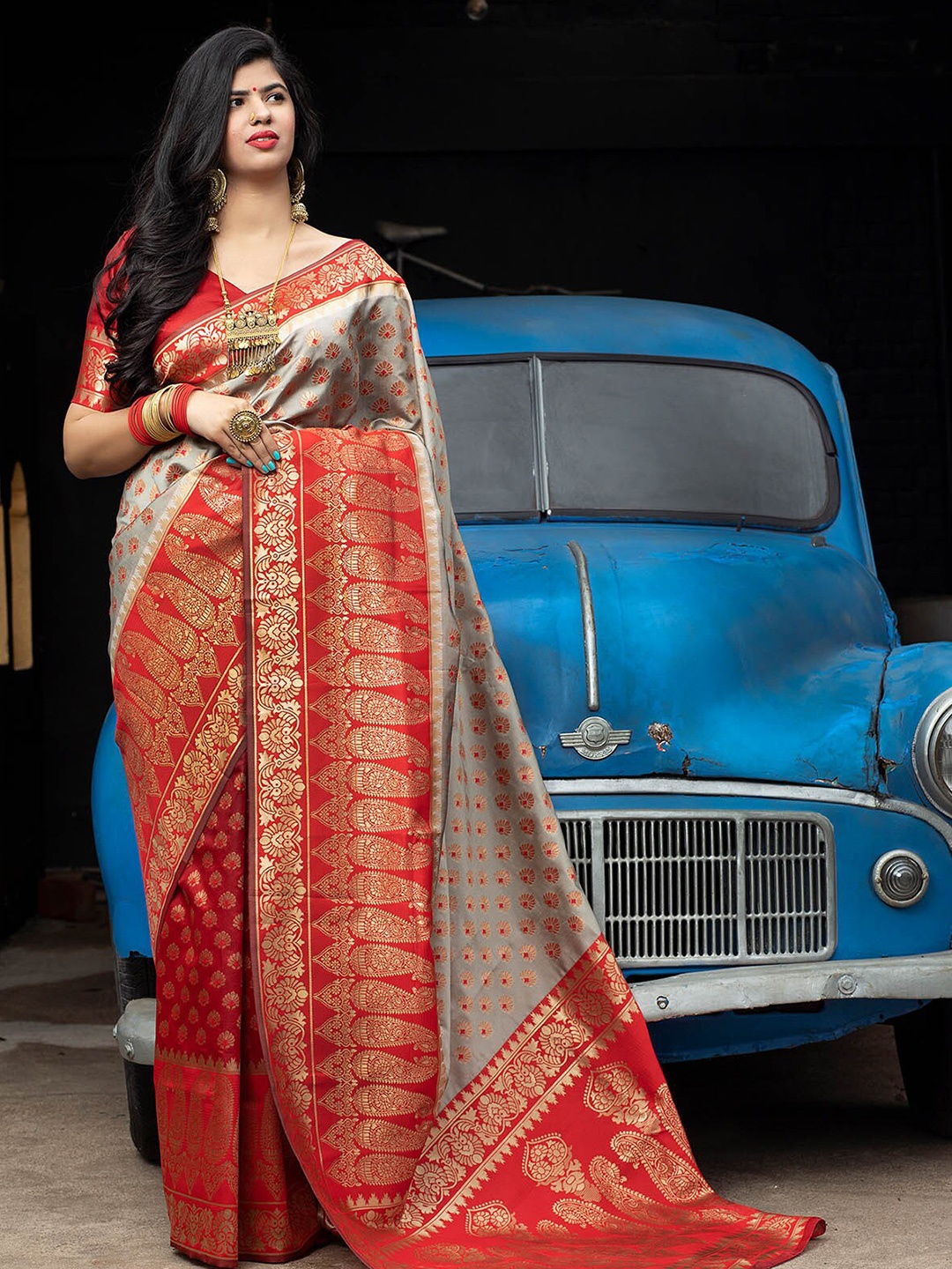 

ODETTE Red & Grey Paisley Zari Silk Blend Saree