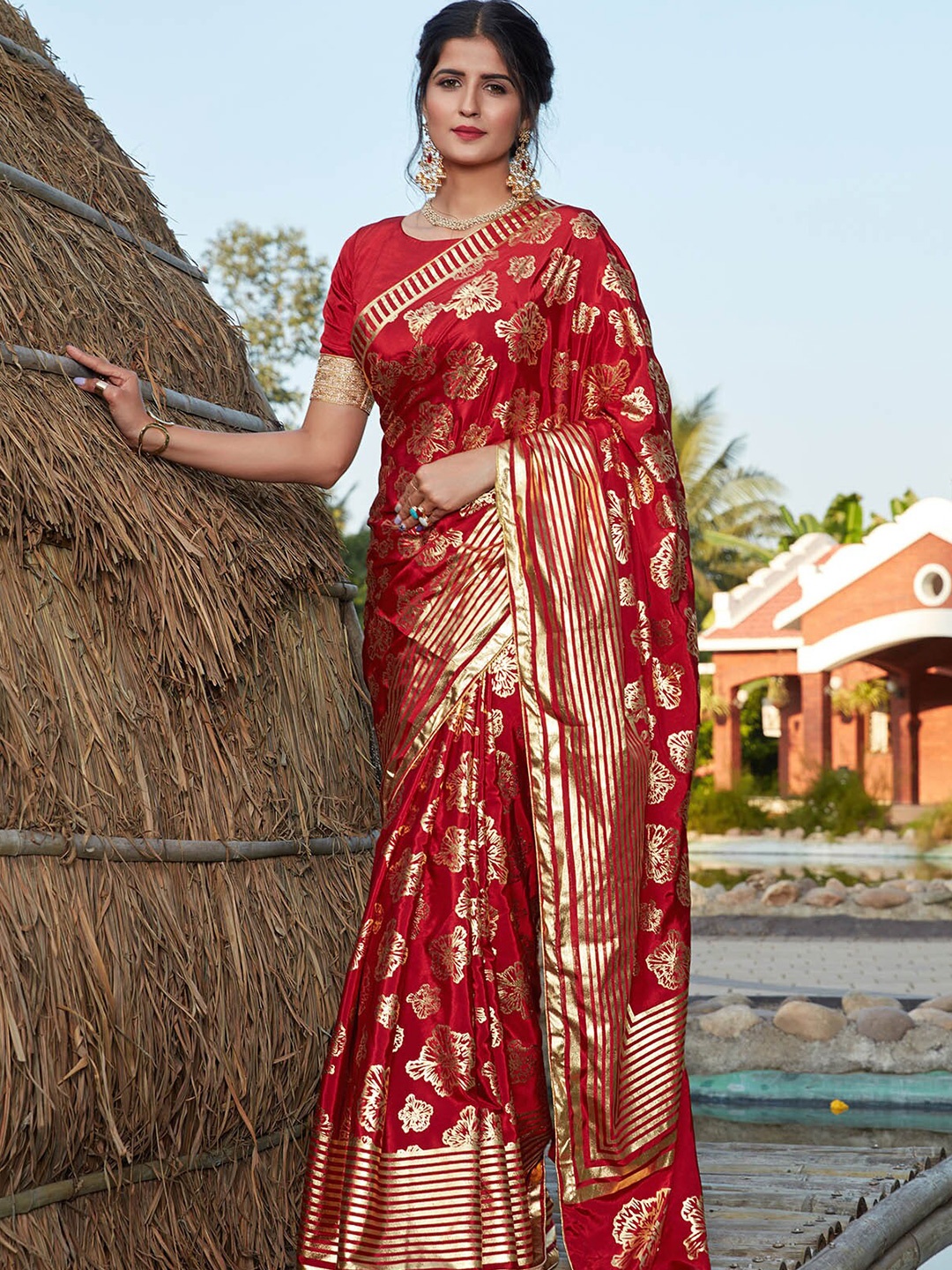 

ODETTE Red & Gold-Toned Woven Design Zari Silk Blend Saree