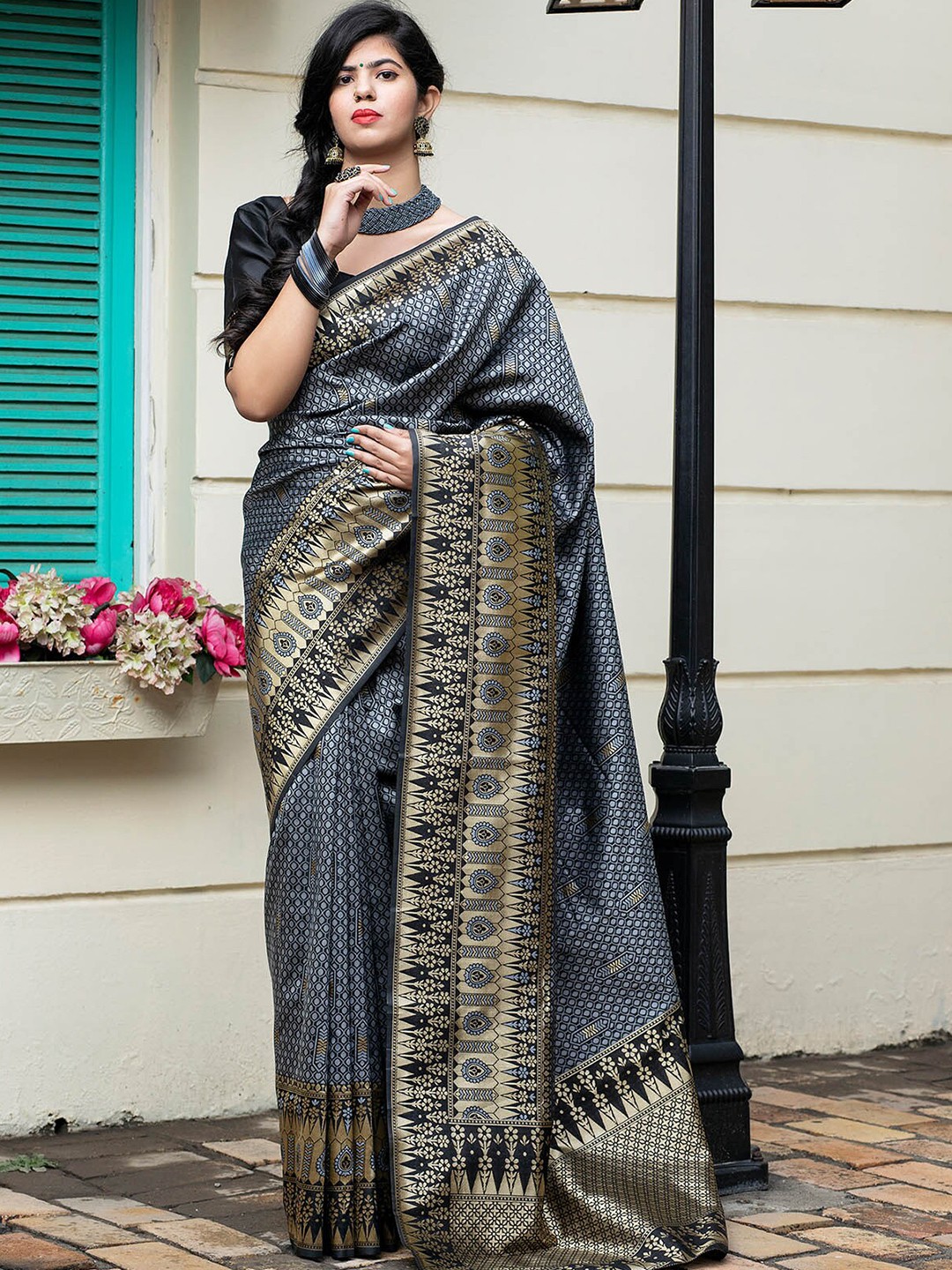 

ODETTE Grey & White Ethnic Motifs Zari Silk Blend Saree