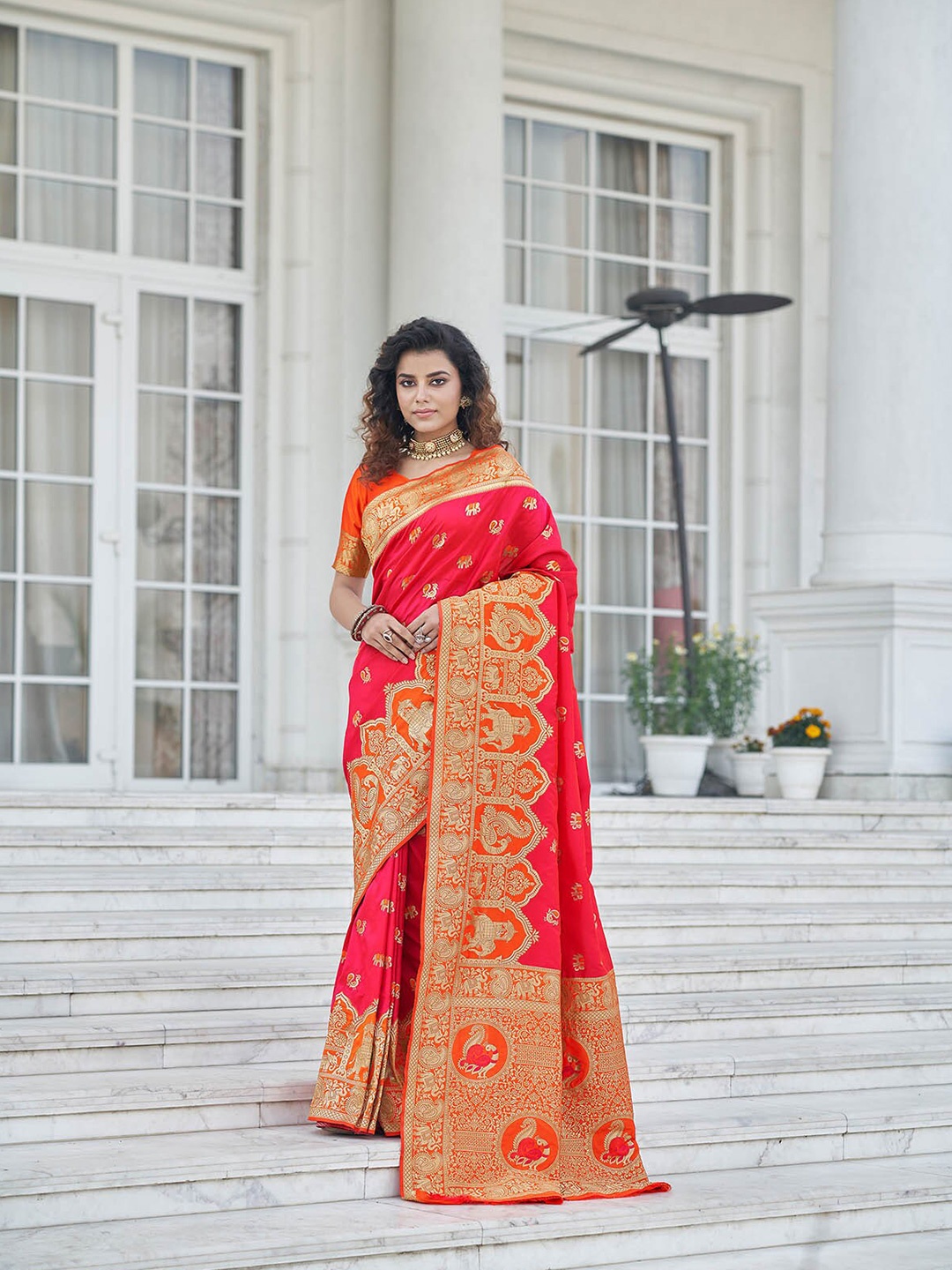 

ODETTE Pink & Gold-Toned Ethnic Motifs Zari Silk Blend Banarasi Saree