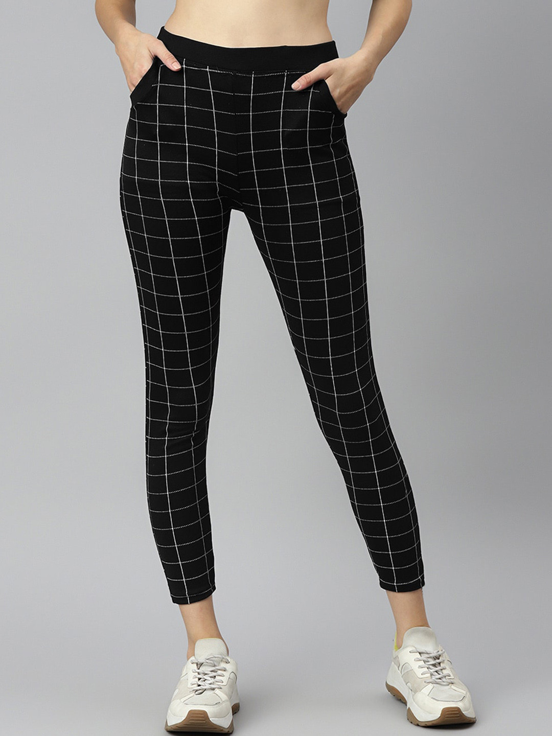 

Aarika Women Black Checked Track Pant