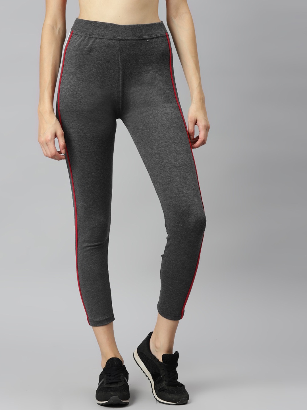 

Aarika Women Grey Solid Slim-Fit Rapid Dry Track Pant