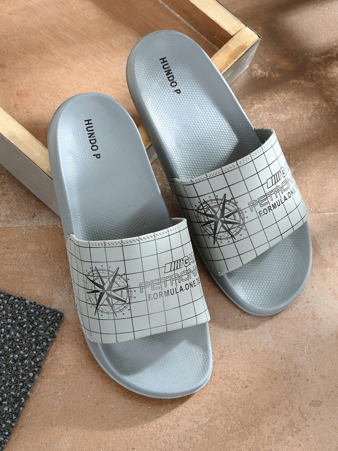 

Hundo P Men Grey & Brown Printed Sliders