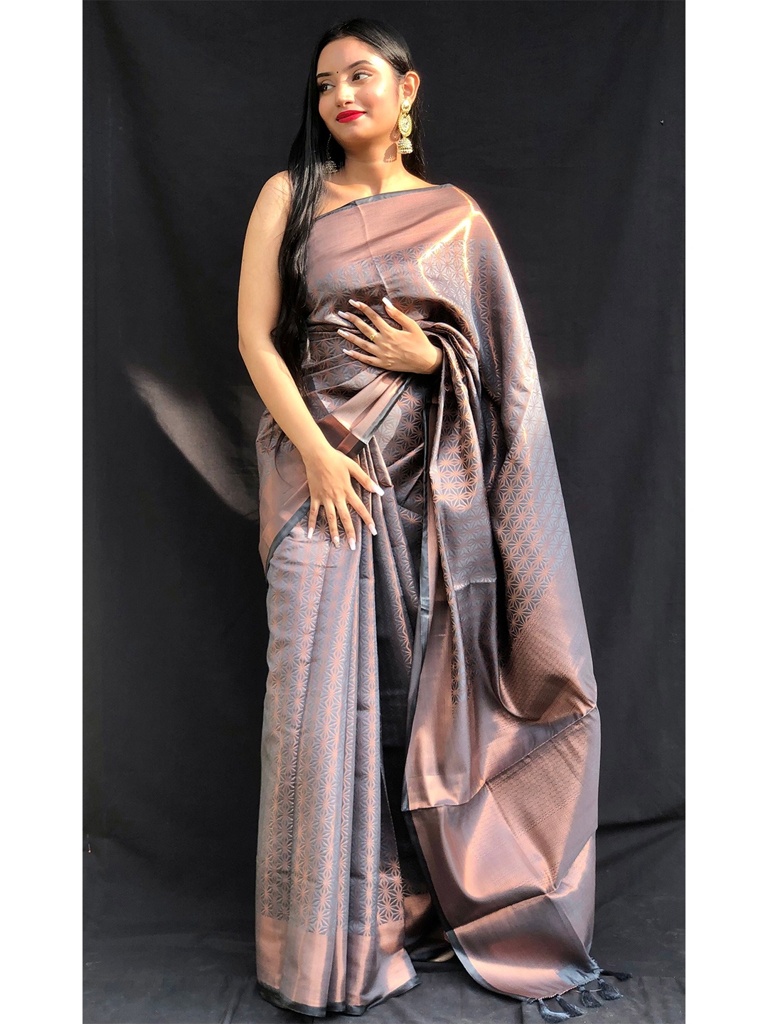 

Mitera Grey & Gold-Toned Zari Kanjeevaram Saree