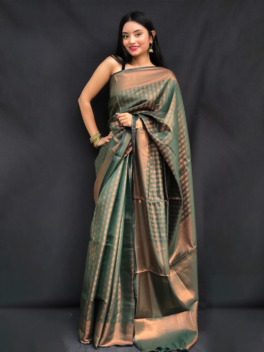 

Mitera Green & Copper-Toned Zari Kanjeevaram Saree