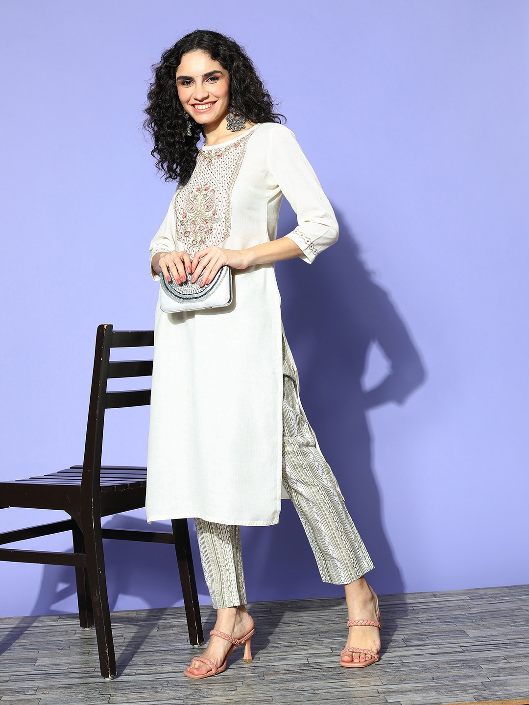 

SheWill Women Ethnic Motifs Silk Blend Hyper Texture Kurta Set, Off white