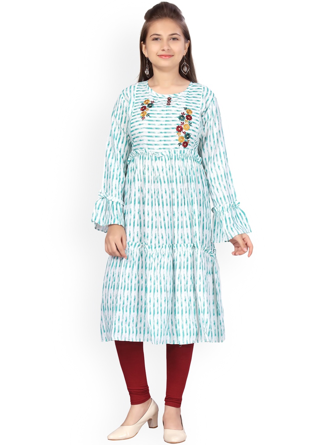 

Aarika Girls Green Printed Cold-Shoulder Sleeves Gotta Patti Anarkali Kurta