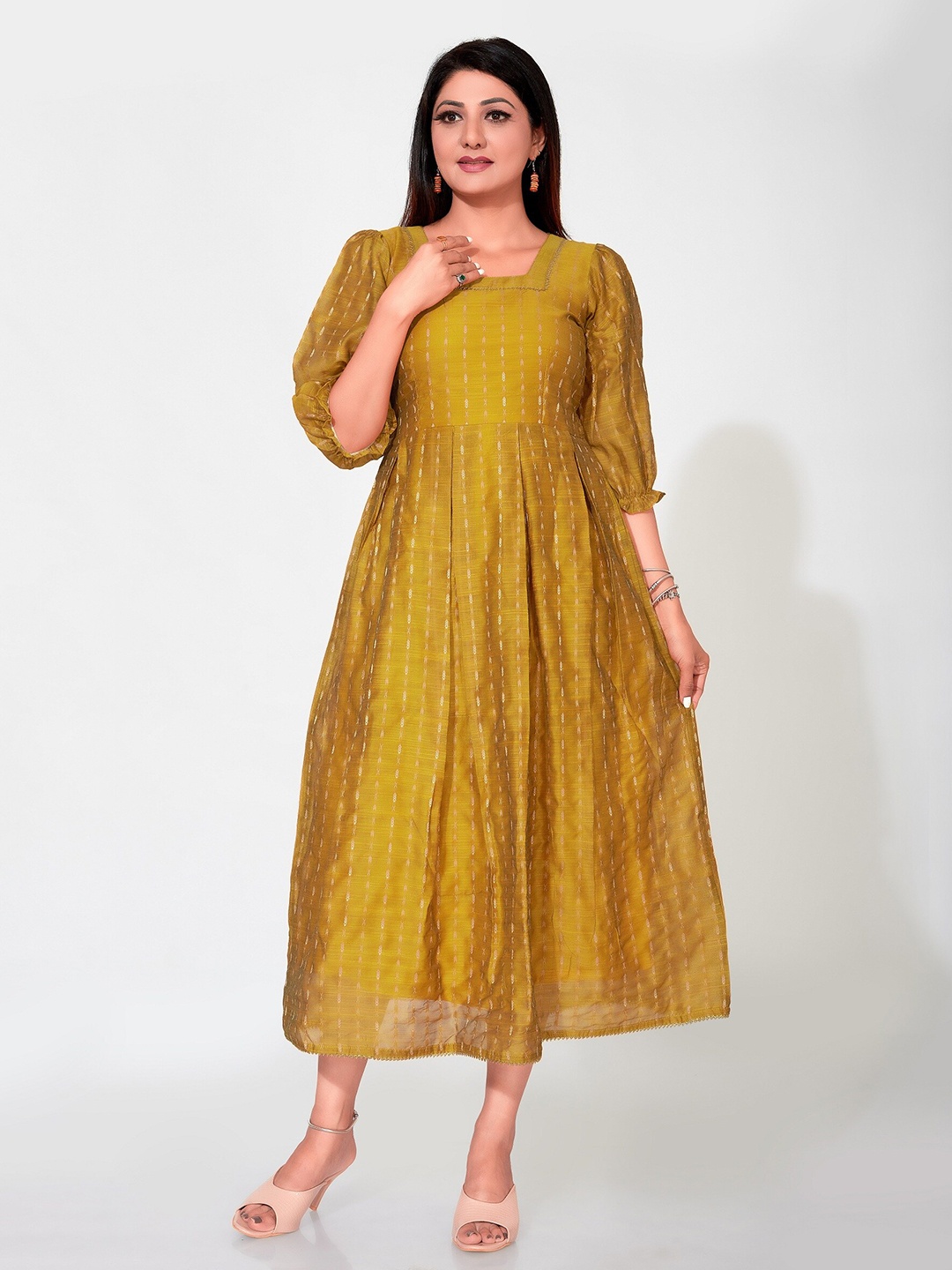 

Ayukti Gold-Toned Puff Sleeve Ethnic Midi Dress