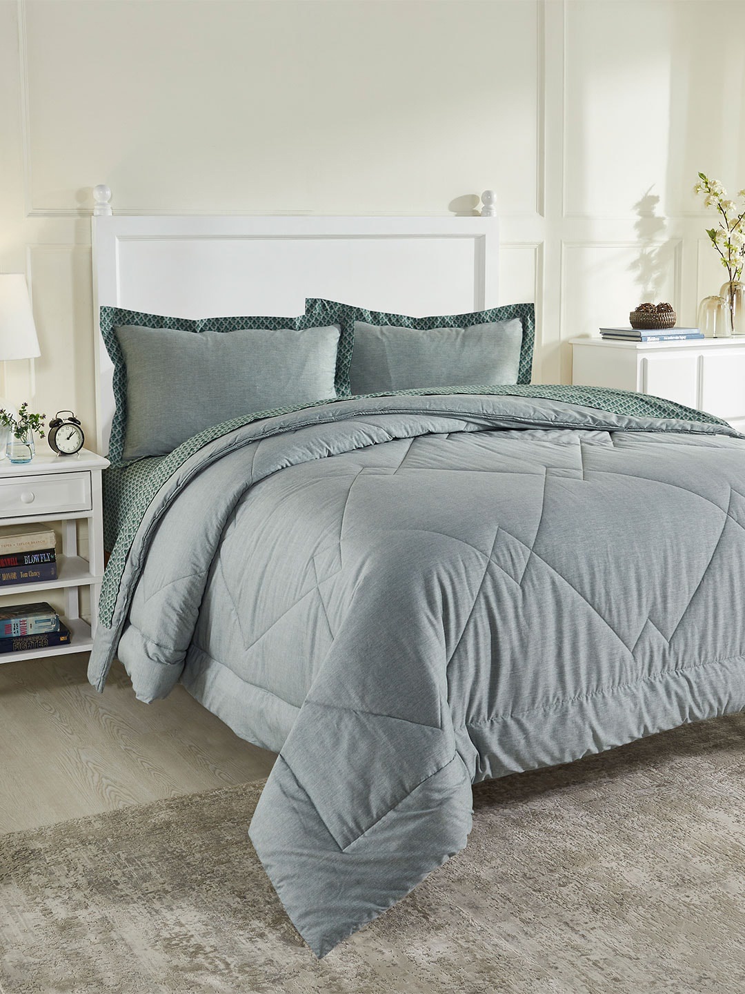 

Trident Green AC Room 150 GSM Double King Bedding Set