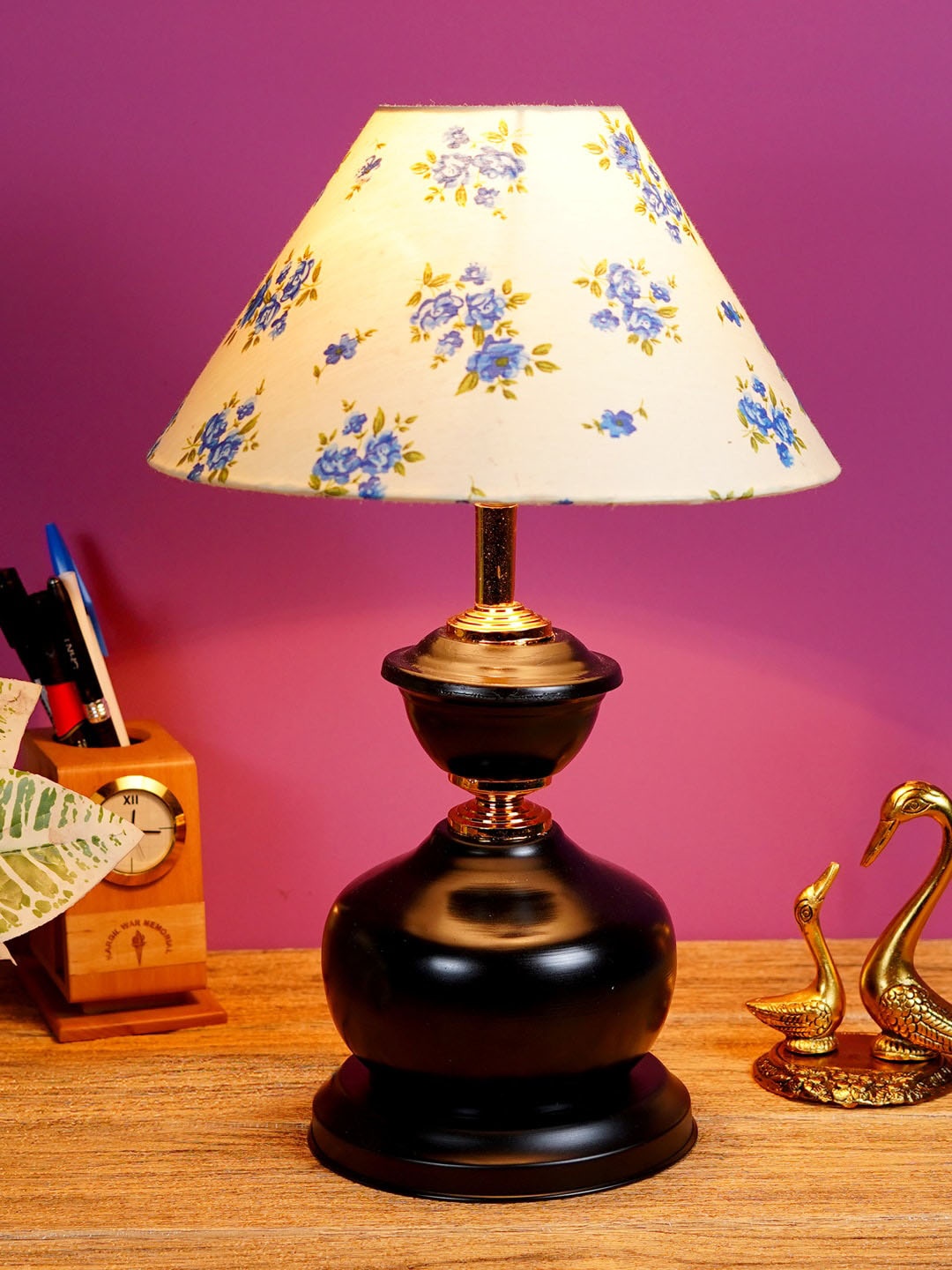 

foziq White & Black Printed Printed Table Lamp