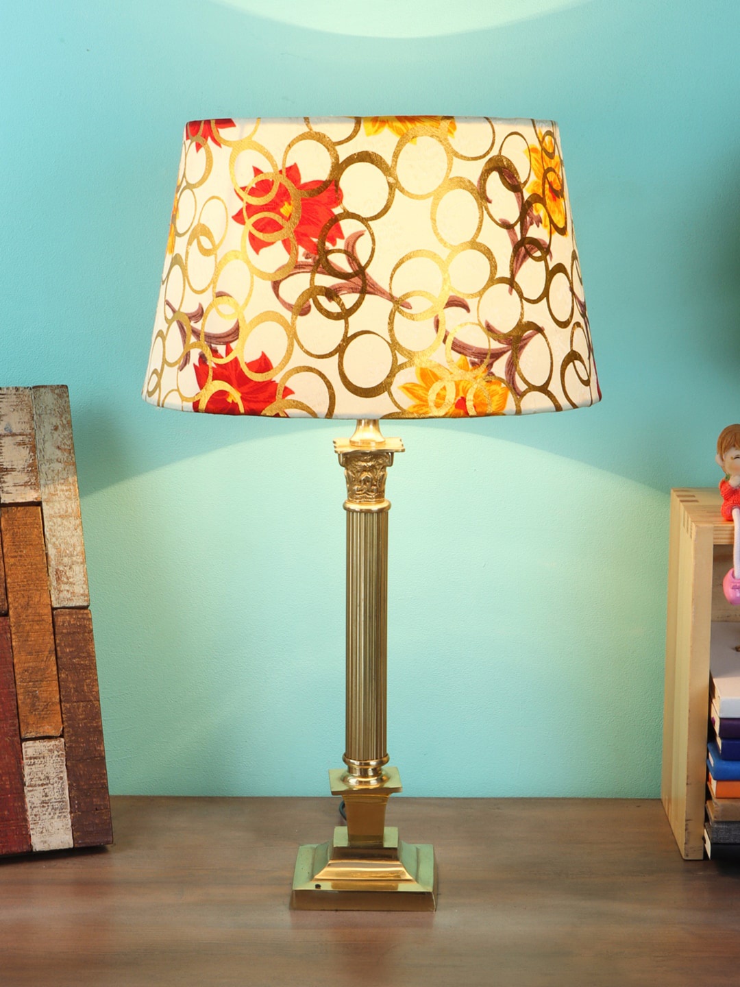 

foziq Gold-Toned & White Printed Table Lamp