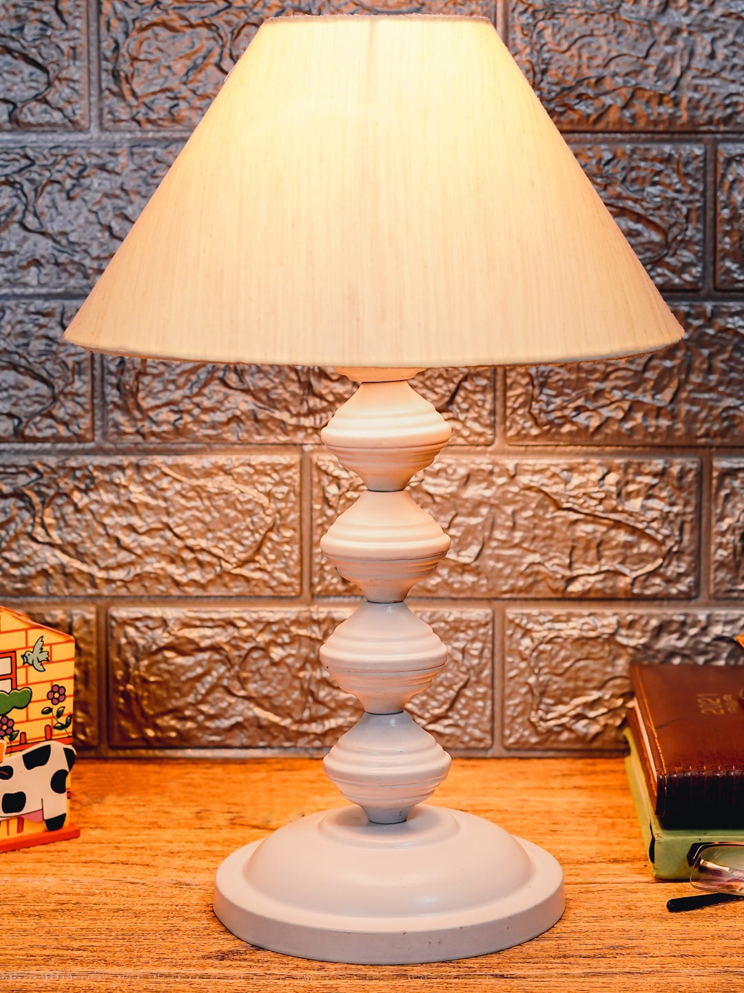 

foziq White & Beige Solid Table Lamps