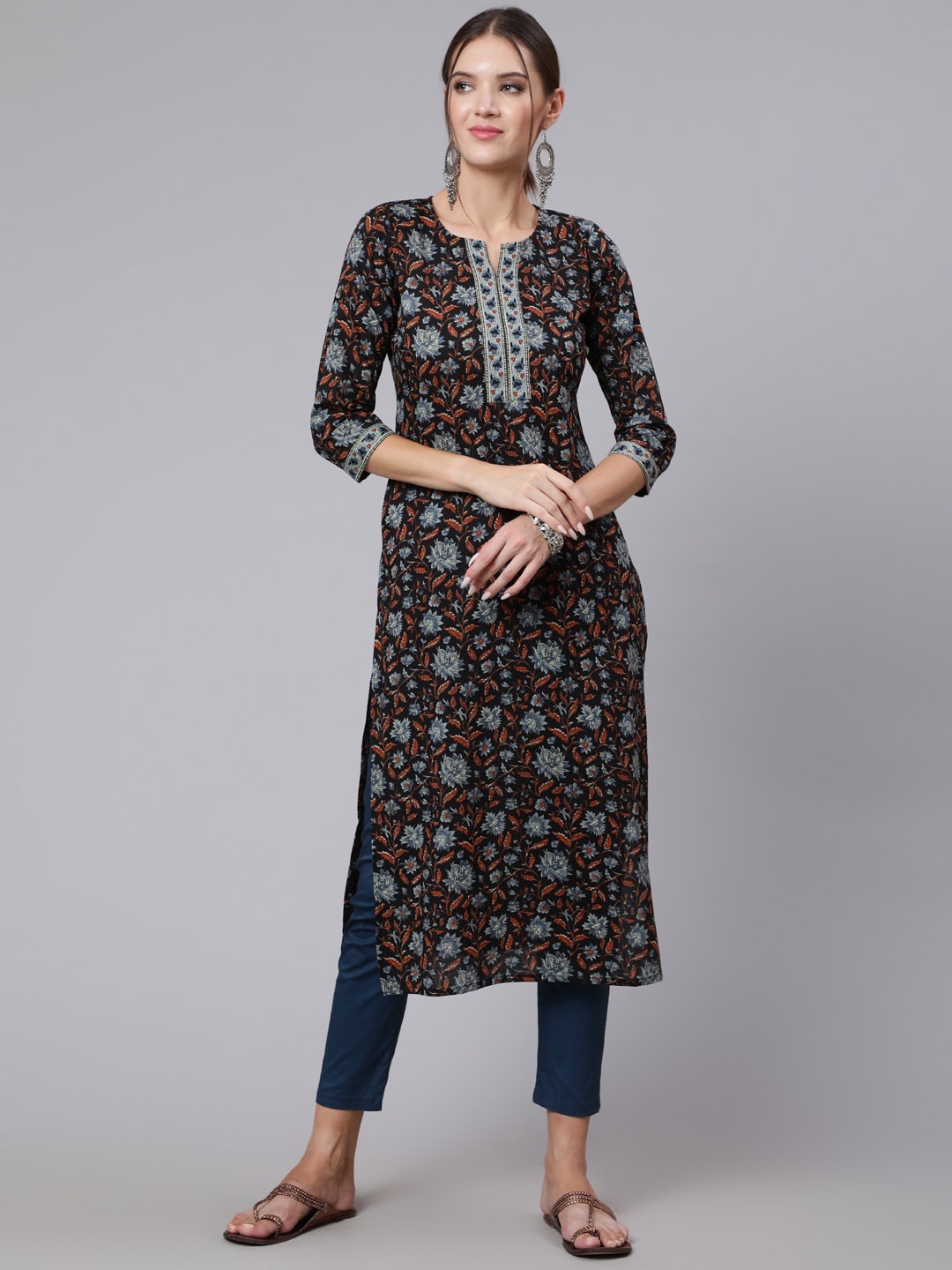 

Nayo Women Black Printed Three quarter sleeves Straight Kurta