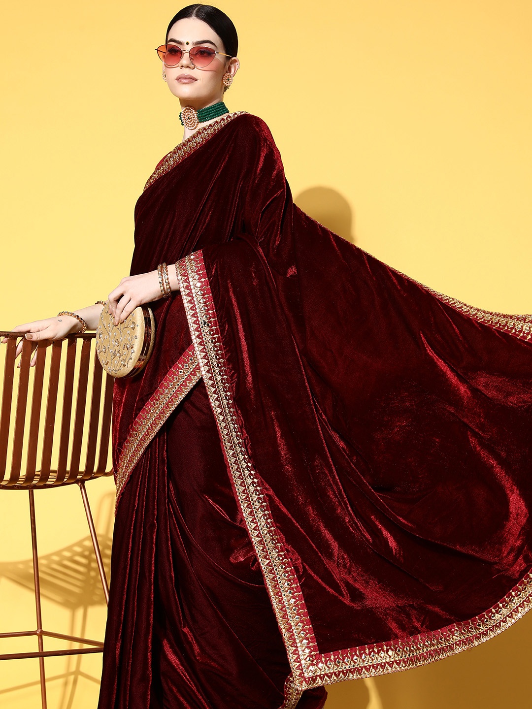 

Mitera Solid Saree with Embroidered border, Maroon