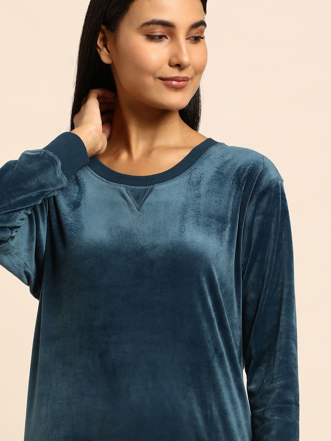 

Triumph Women Solid Velvet Lounge T-shirt, Teal