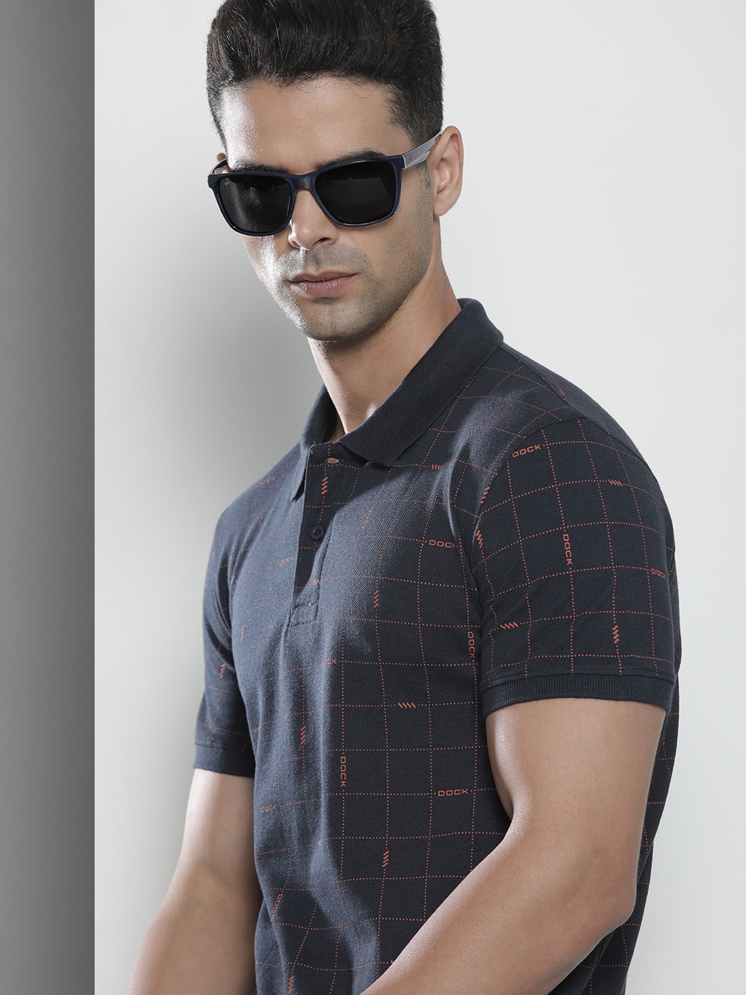 

The Indian Garage Co Men Checked Polo Collar T-shirt, Navy blue