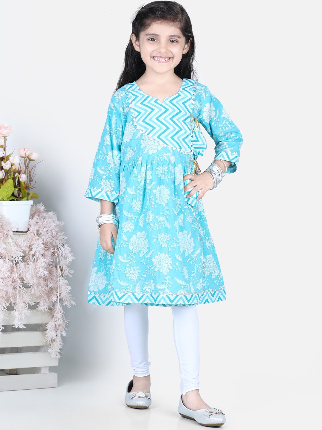 

Kinder Kids Girls Floral Printed Pleated Pure Cotton Kurta with Churidar, Blue