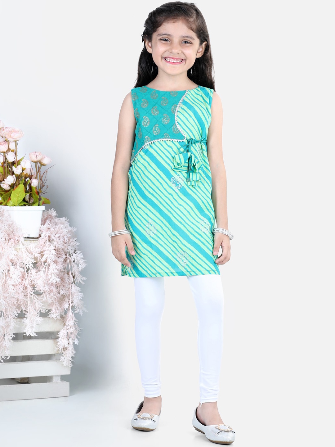 

Kinder Kids Girls Ethnic Motifs Printed Pure Cotton Kurta Set, Green