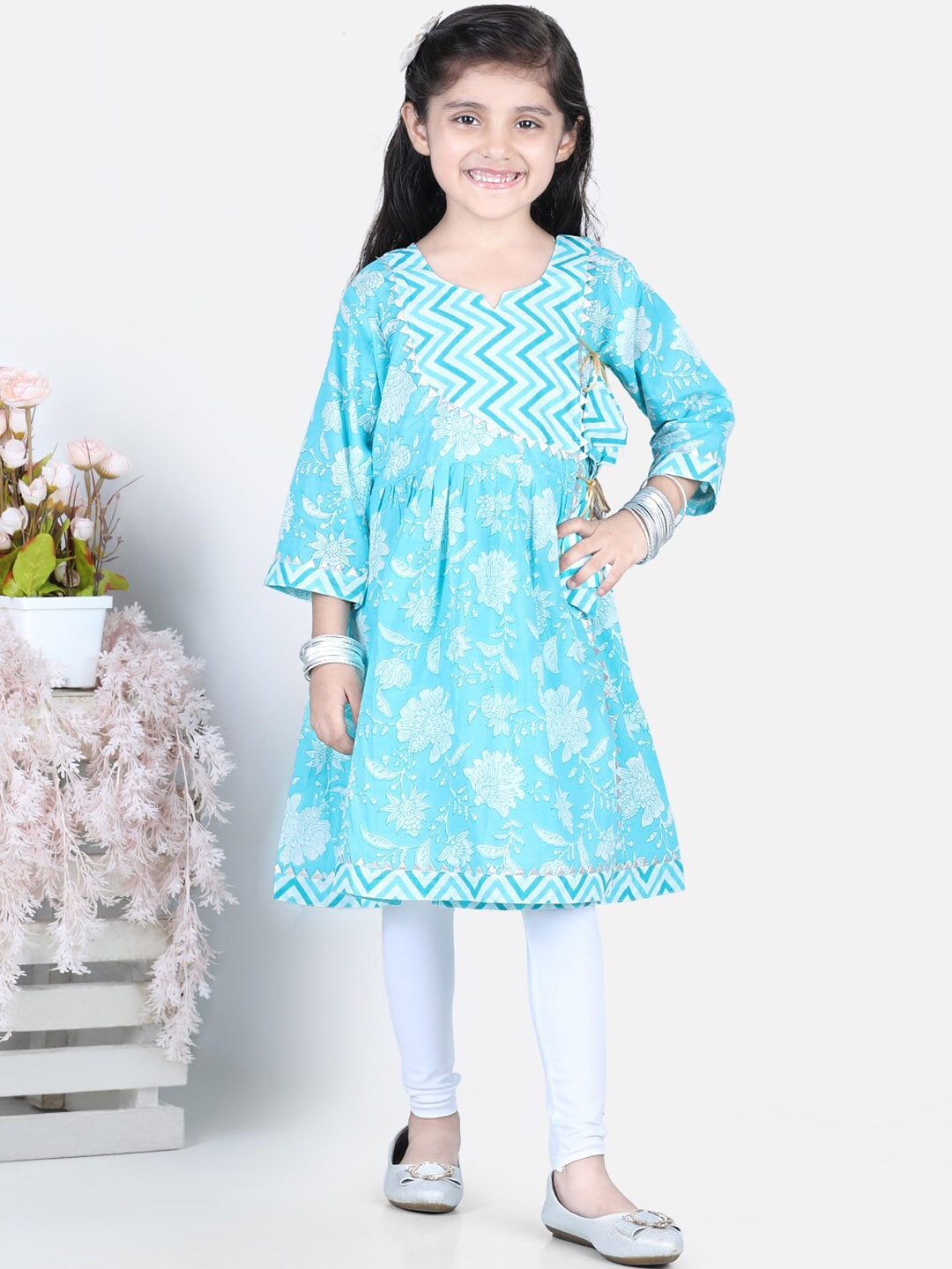 

Kinder Kids Girls Floral Printed Angrakha Pure Cotton Kurta with Legging Set, Blue